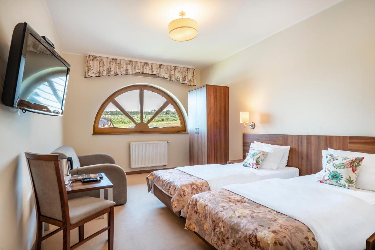 Labedz Hotel Karczma Илава Екстериор снимка