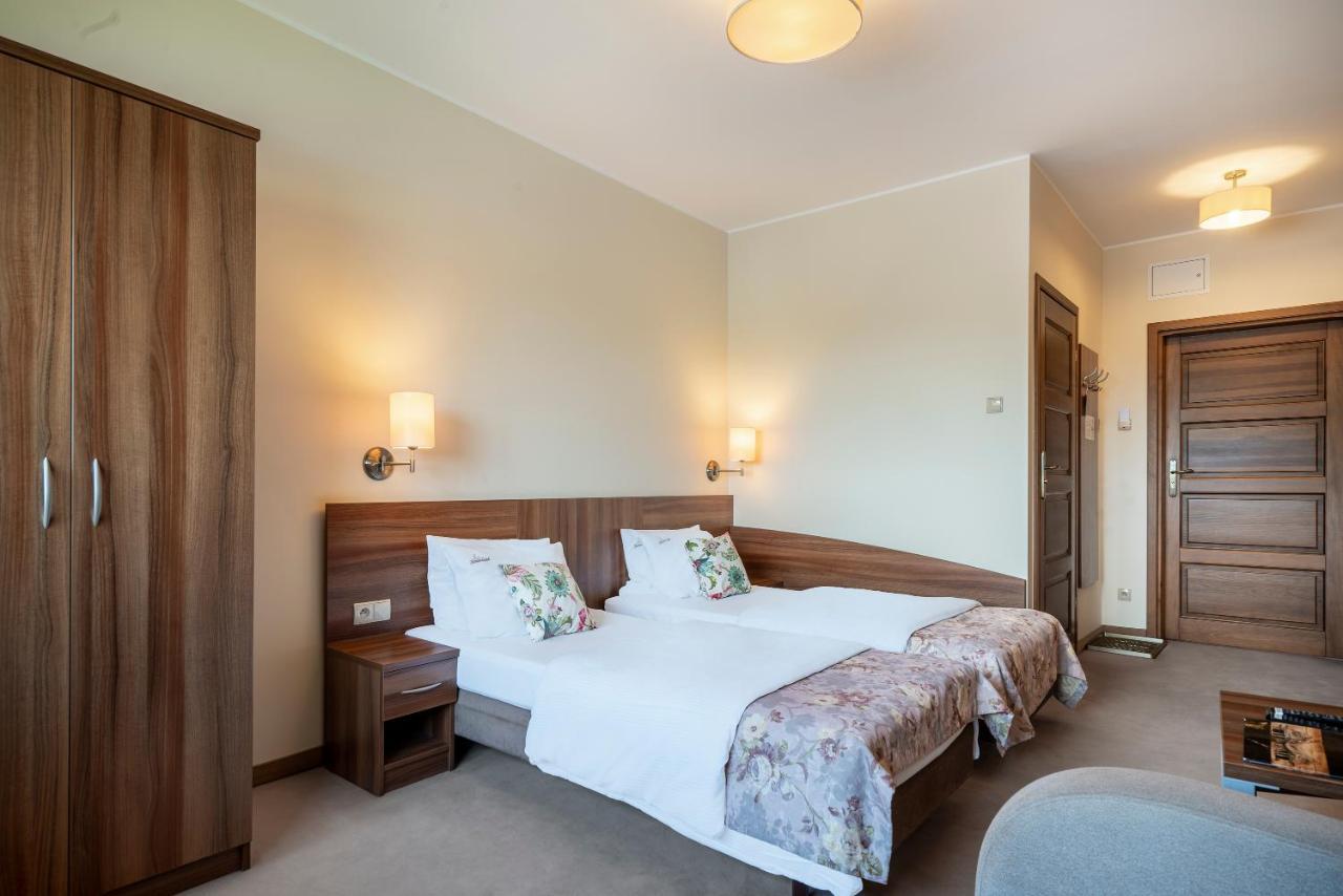 Labedz Hotel Karczma Илава Екстериор снимка