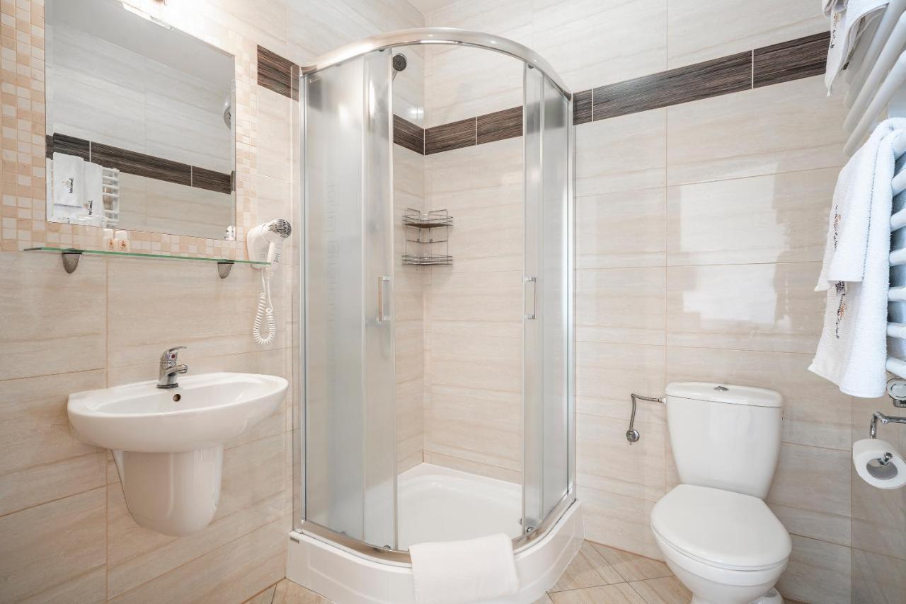 Labedz Hotel Karczma Илава Екстериор снимка