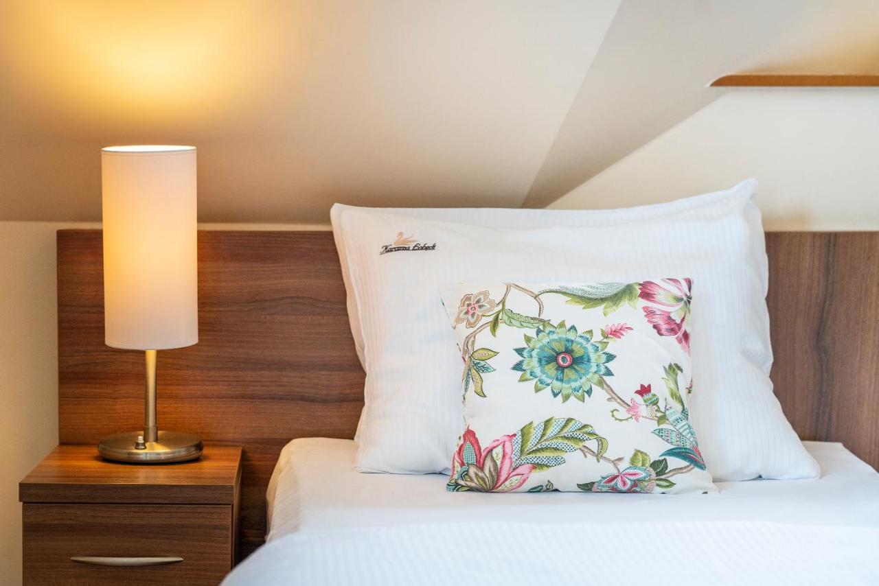 Labedz Hotel Karczma Илава Екстериор снимка